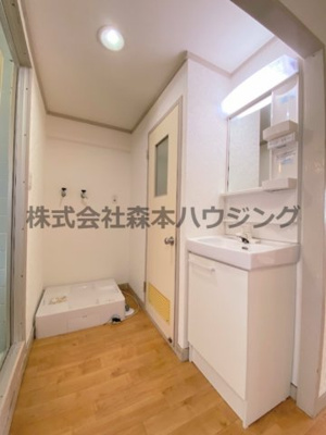 【洗面所】 | 　にしまちハイツ | 忙しい朝には欠かせない洗面所です