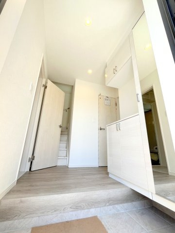 昭島市緑町2　新築分譲　全2棟の玄関