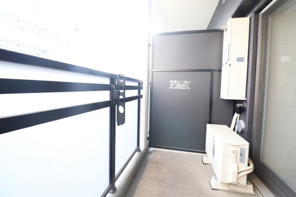 【バルコニー】 | 【バルコニー】奥行もあり洗濯物もたくさん干していただけます◎※空室時の写真です