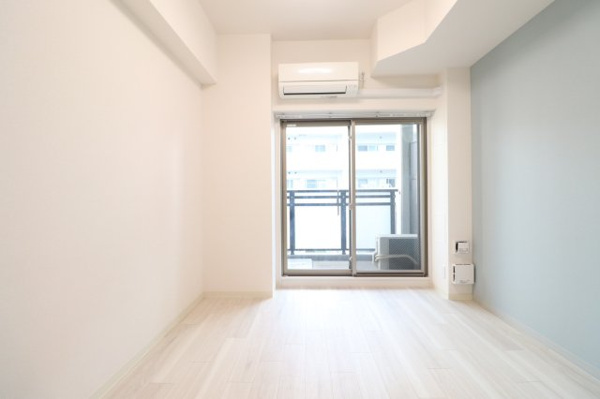 【洋室】 | 【洋室】窓があり陽当たり・通風良好です◎※空室時の写真です
