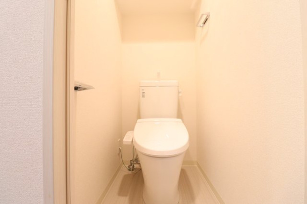 【トイレ】 | 【トイレ】清潔感もあり、シンプルなデザインなのでインテリアも楽しめます◎※空室時の写真です
