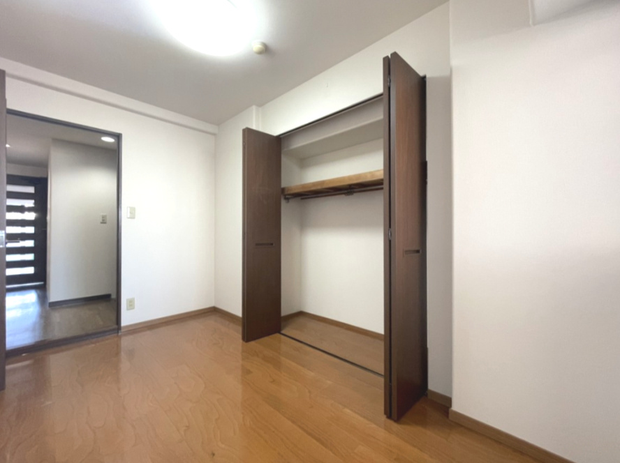 アルファガーデン錦町の洋室|洋室（南側）約5.7帖