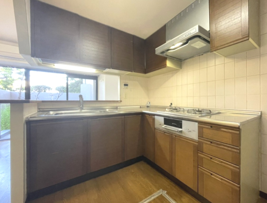 アルファガーデン錦町のキッチン|L型キッチン
3口ガスコンロ、グリル付き