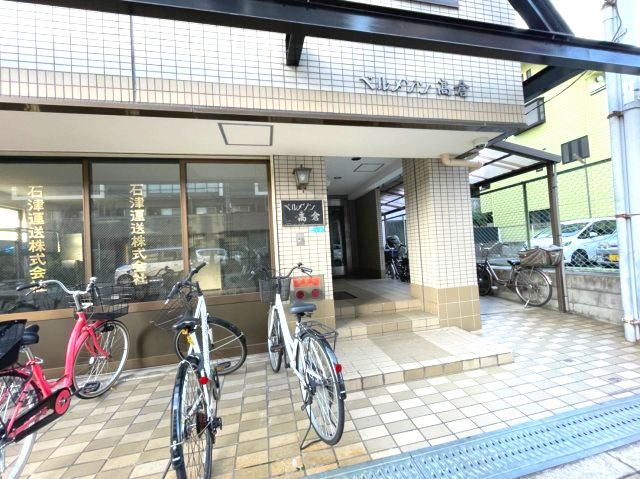 ベルメゾン高倉の駐車場