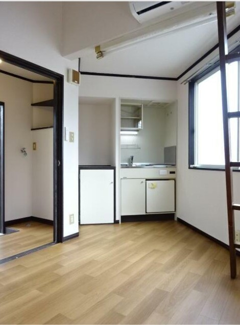 ペアーパレス鶴瀬の居間・リビング