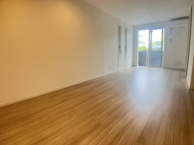 エミネンスサンワの洋室