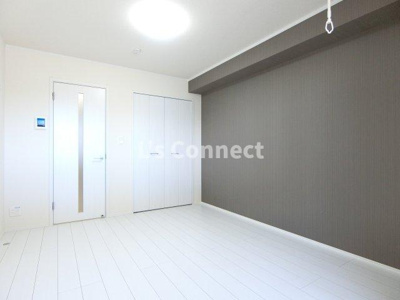 【居間・リビング】 | ＡＬＩＶＩＯ幸町Ⅱ | アクセントクロス仕様です。