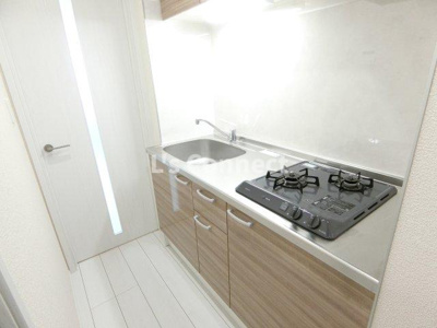 【キッチン】 | ＡＬＩＶＩＯ幸町Ⅱ | ２口ガスコンロのシステムキッチン。