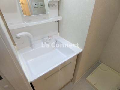 【洗面所】 | ＡＬＩＶＩＯ幸町Ⅱ | 朝の支度もスムーズな独立洗面台。