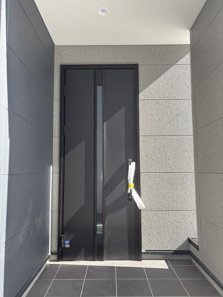 豊川市国府町豊成58期　全3棟・2号棟の玄関|訪れる人を心地よく迎え入れます。