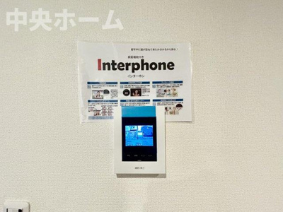 【セキュリティ】 | 江戸川区江戸川1丁目新築分譲住宅 | 【モニターホン】誰が来たかすぐにわかるカラーモニター付きインターホン。通話ボタンを押すまでは室内の音は漏れていませんので相手を確かめてから応対できます。