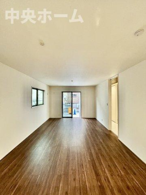 【居間・リビング】 | 江戸川区江戸川1丁目新築分譲住宅 | 【リビングダイニング】一日の中で多くの時間を過すことになるリビングダイニングだからこそ、いつも穏やかな空間であることが必然。爽やかな通風と採光を存分に感じる事が出来る空間です。