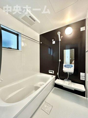 【浴室】 | 江戸川区江戸川1丁目新築分譲住宅 | 【バスルーム】暖房換気乾燥機付きシステムバスルーム。暖房・冷風・換気・乾燥など、毎日を快適に過ごせるうれしい機能が揃っています。雨の日の洗濯物も安心です。