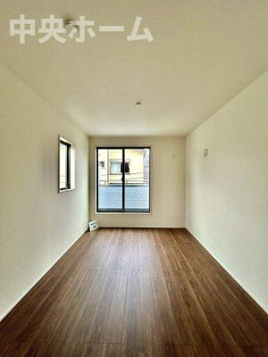 【洋室】 | 江戸川区江戸川1丁目新築分譲住宅 | 【洋室】快適に過ごす条件は、一人ひとり違います。だからこそ飾り過ぎないシンプルな内装と偏り過ぎないデザインで統一しております。居住していく中でオーナー様だけの【マイホーム】に創り上げて下さい