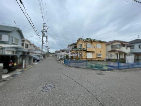 和歌山市西庄　中古戸建の前面道路含む現地写真