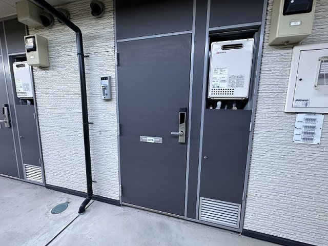 レオパレスヴィクトリアの玄関