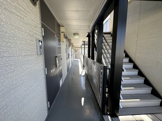 レオパレスら　べるでゅーらⅡのその他|2階廊下