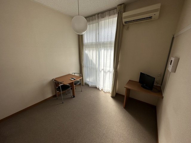 レオパレスシエルの居間・リビング|2階、3階は絨毯床となります