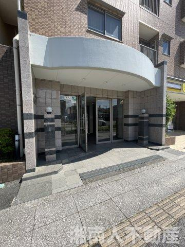 クイーンシティ小田原のエントランス|落ち着いたエントランスです