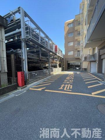 クイーンシティ小田原の駐車場