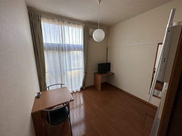 レオパレスイチサトの居間・リビング