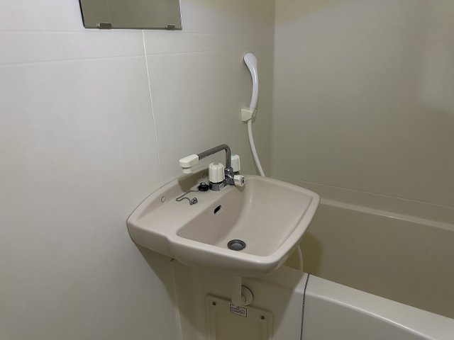 レオパレスイチサトの浴室