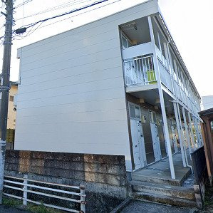 レオパレスコンドミニアム西原の外観