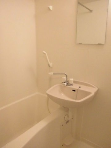 レオパレスコンドミニアム西原の浴室