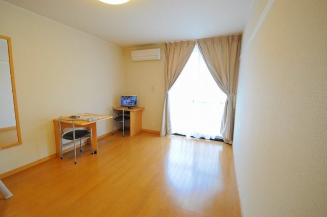 レオパレスアイあいビレッジの居間・リビング