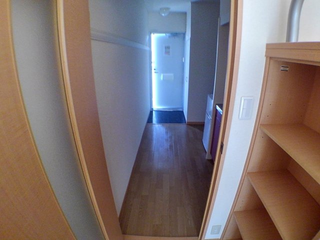 レオパレスアイあいビレッジの玄関