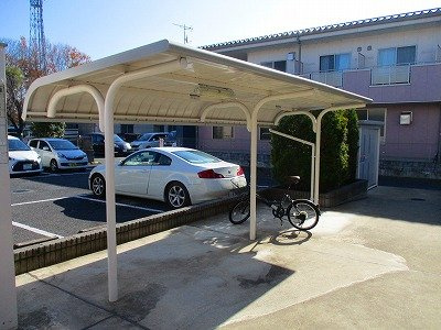 レオパレスサンライズのその他|屋根付き駐輪場です。