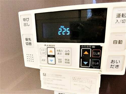 アルファライフ観音の設備|給湯器操作パネル　※2020年8月撮影