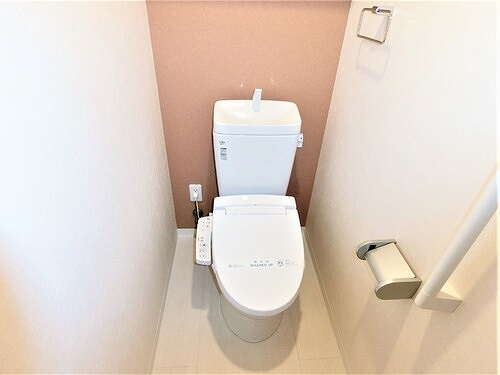 アルファライフ観音のトイレ|洗浄機能付き便座　※2020年8月撮影