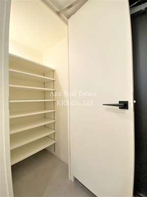 【収納】 | クロスレジデンス阿波座 | 玄関には収納力のあるシューズボックスがあります！