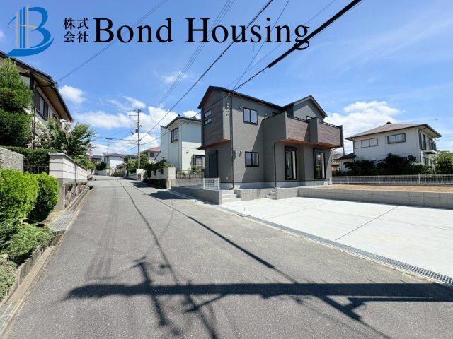 東西両面道路・敷地広々61坪・小束山　限定１棟の前面道路含む現地写真