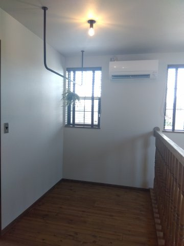 【建売】八戸市湊高台3丁目のその他|２階ホールにエアコンと物干しスペース