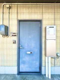 【エントランス】 | 反転間取り別部屋写真です。