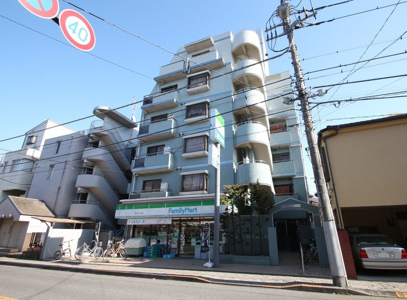 ラ・ルース国立の外観