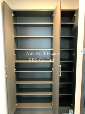 【設備】 | S-RESIDENCE淀屋橋 | 玄関にあるトールタイプの下足箱！玄関はいつも片付きます！