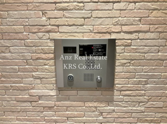 【セキュリティ】 | S-RESIDENCE淀屋橋 | 来訪者を画像で確認できるモニタ付きインターホンを装備！