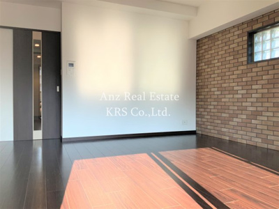 【居間・リビング】 | S-RESIDENCE淀屋橋 | 広々13.6帖のリビング！2面採光で明るいです♪