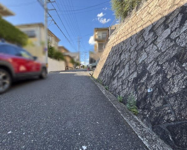 【前面道路含む現地写真】