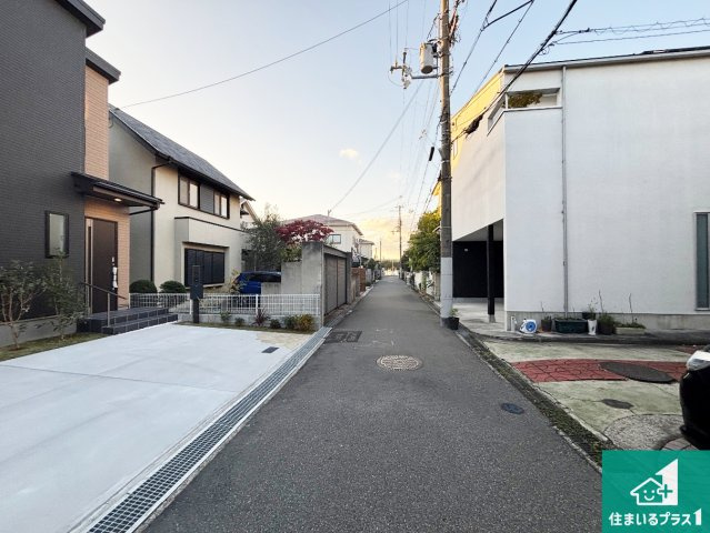 24(土)25(日)現地説明会　高石市高師浜　限定1邸の前面道路含む現地写真|車通りの少ない前面道路！お子様がいらっしゃるご家族でも安心！