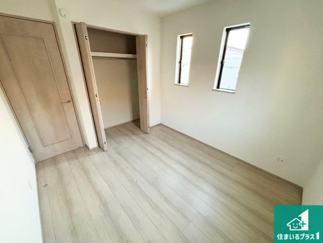 高石市高師浜　新築一戸建ての洋室|収納スペースが充実しているので子供の成長に合わせてたくさん収納ができます！家族構成に合わせた様々な活用ができる収納！