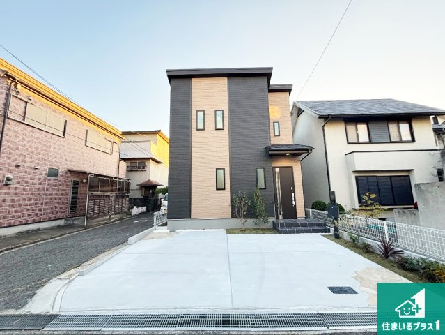 高石市高師浜　新築一戸建ての外観|周辺は落ち着いた街並みの住宅地！子育てがしやすい住環境です！気になることがありましたら、お気軽にお問い合わせください！