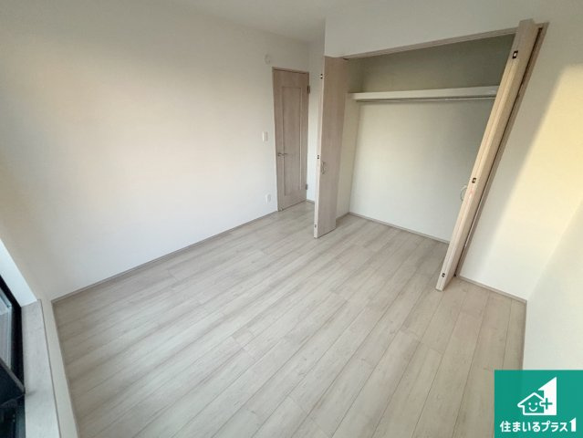 高石市高師浜　新築一戸建ての洋室|シンプルな洋室は、自分好みのインテリアが楽しめます♪ご家族とインテリアや家具を選びに行くのは新築購入時の醍醐味の一つです。ぜひお楽しみください♪