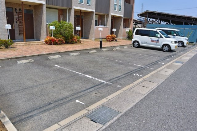 岸和田市尾生町のハイツの駐車場|駐車場完備です