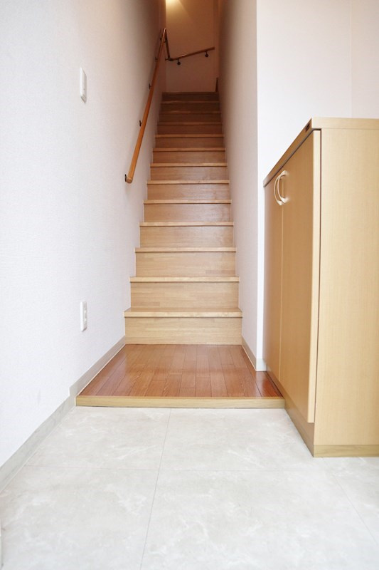 岸和田市尾生町のハイツの玄関|ゆったりとした玄関です