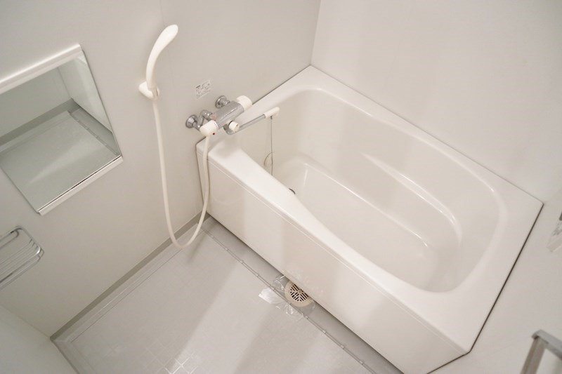 岸和田市尾生町のハイツの浴室|コンパクトで使いやすいお風呂です