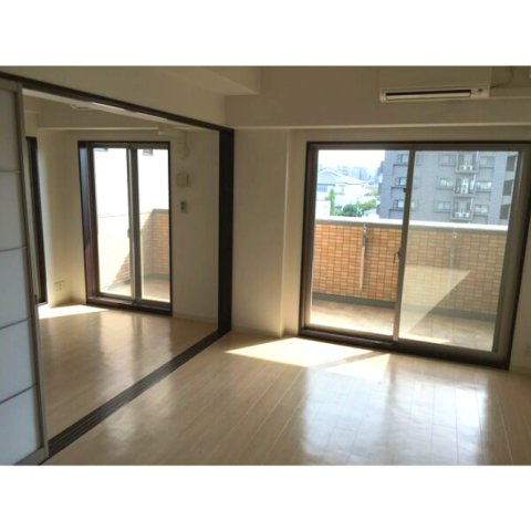 グランシス江坂の居間・リビング